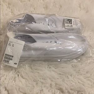 White Canvass Sneakers